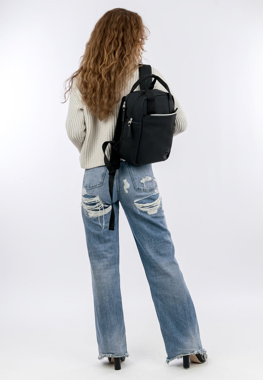 Рюкзак SURI FREY Rucksack, Black
Рюкзак SURI FREY Rucksack, Black