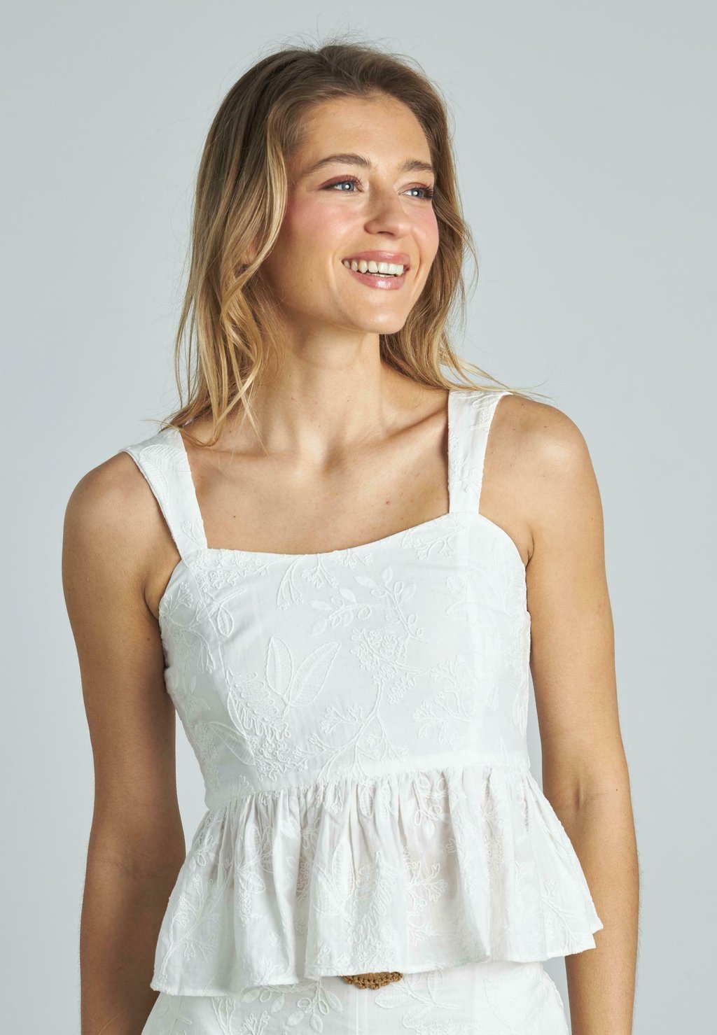 Блуза BORDADOS TIRANTE ANCHO - Top Alma en Pena, белый
Блуза BORDADOS TIRANTE ANCHO - Top Alma en Pena, белый