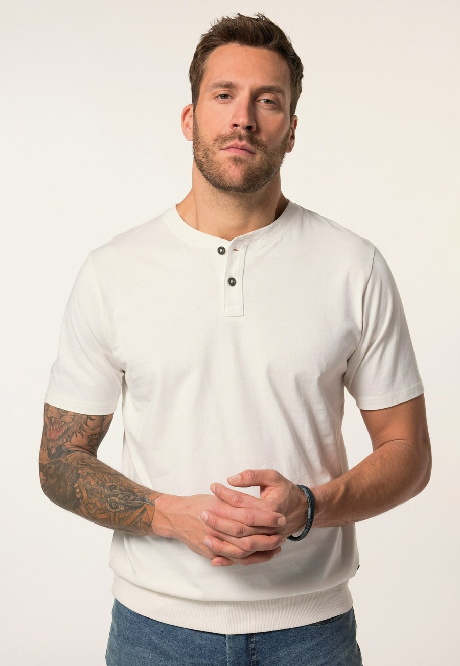 Футболка JP1880 HENLEY BAUCHFIT HALBARM, Off White/White, Белый, Футболка JP1880 HENLEY BAUCHFIT HALBARM, Off White/White
Футболка JP1880 HENLEY BAUCHFIT HALBARM, Off White/White, Белый, Футболка JP1880 HENLEY BAUCHFIT HALBARM, Off White/White