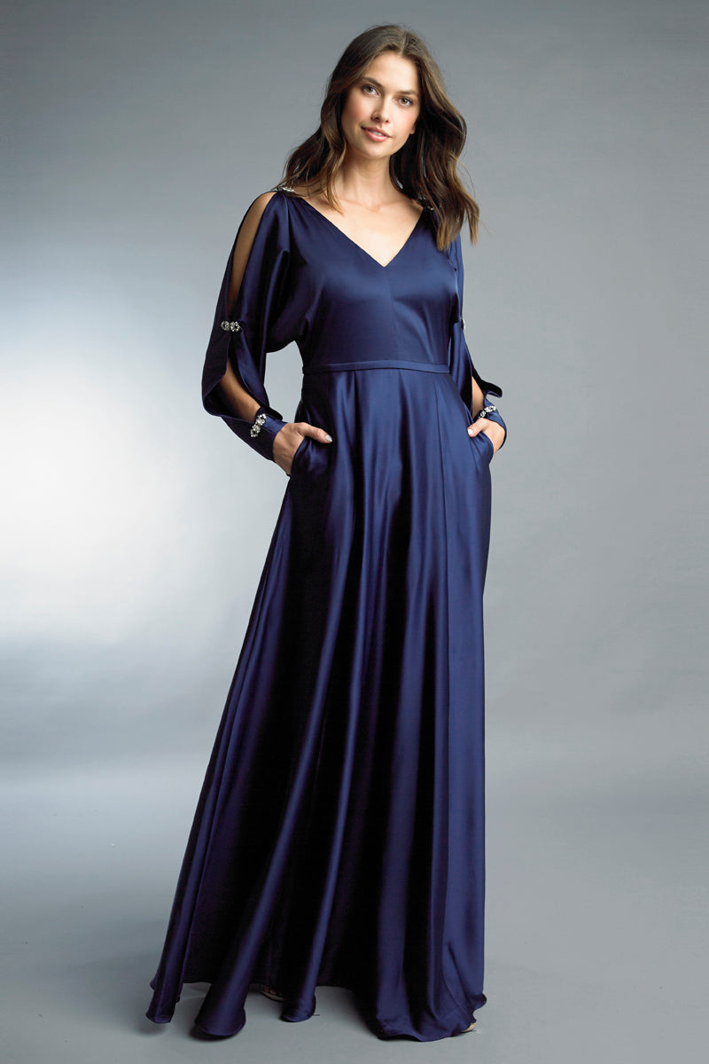 Разрезной рукав, украшенный стразами Basix Black Label, темно-синий
Разрезной рукав, украшенный стразами Basix Black Label, темно-синий