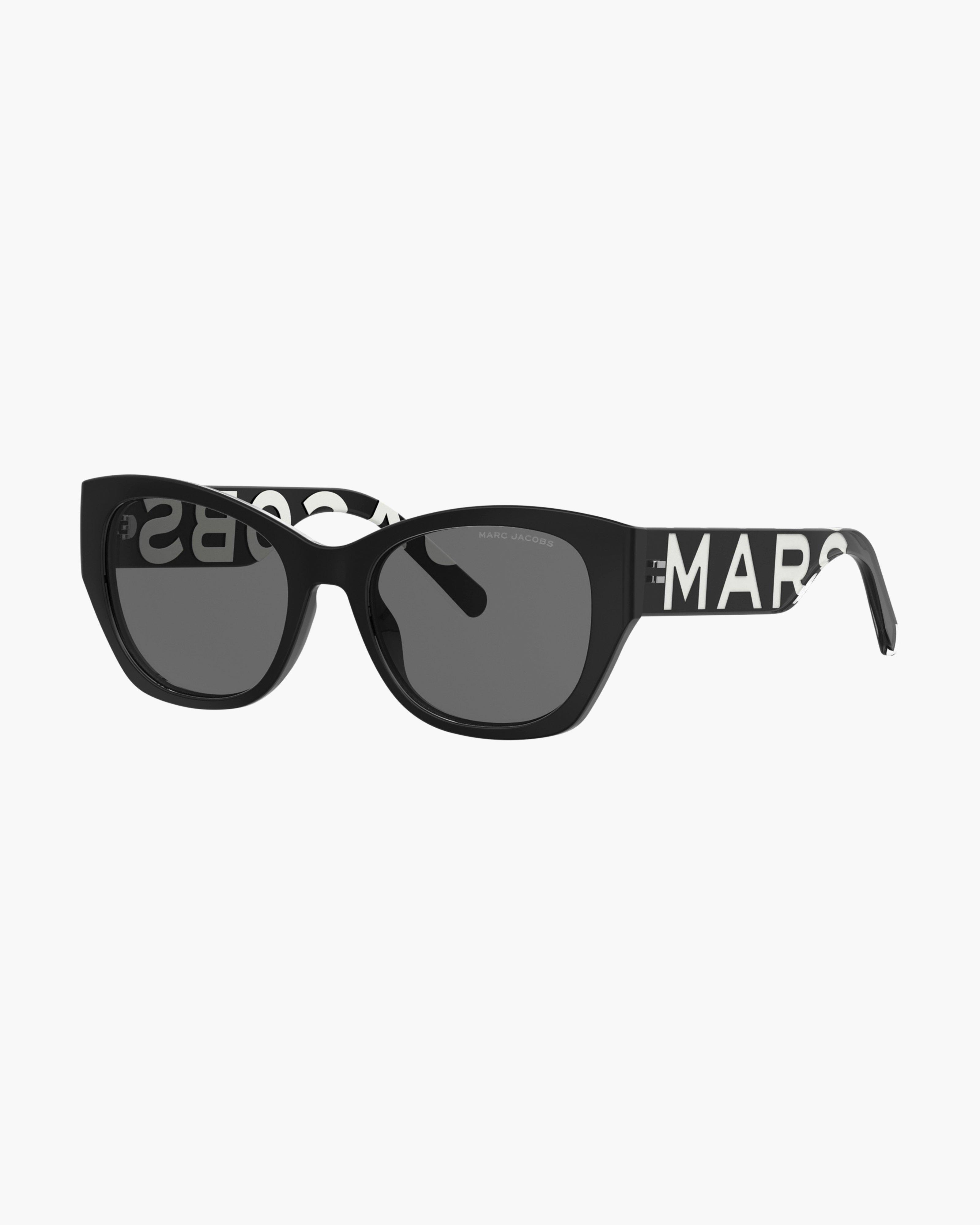 Солнцезащитные очки «кошачий глаз» с ярким логотипом Square Marc Jacobs, черный/белый
Солнцезащитные очки «кошачий глаз» с ярким логотипом Square Marc Jacobs, черный/белый