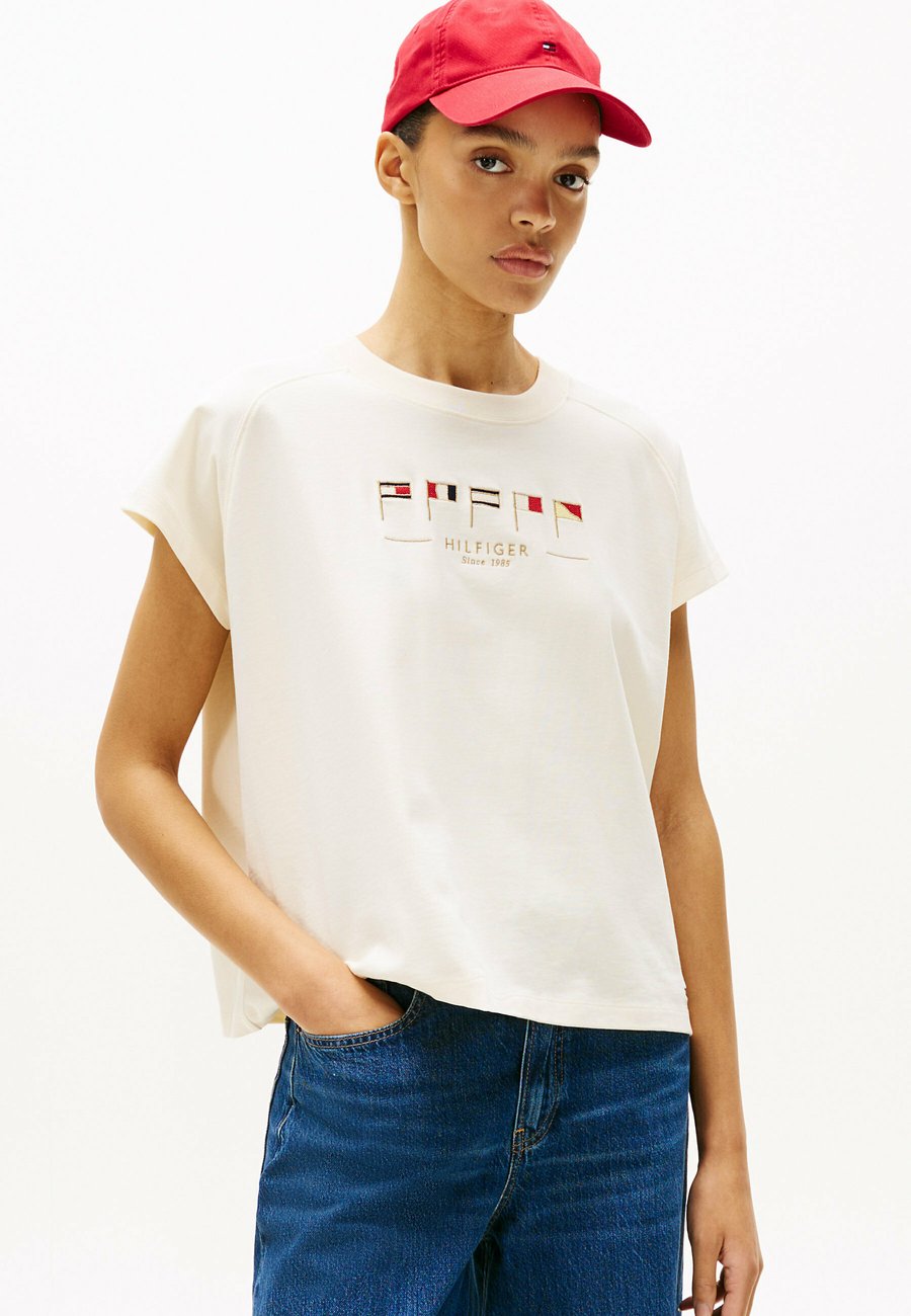 Футболка Tommy Hilfiger FLAG EMBROIDERY, Cream/Beige
Футболка Tommy Hilfiger FLAG EMBROIDERY, Cream/Beige