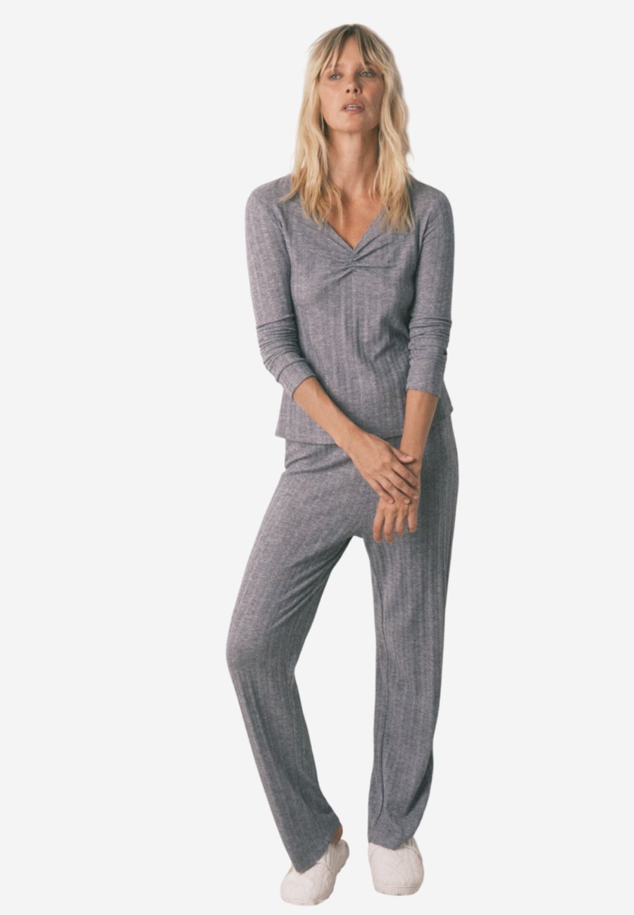 Пижамный комплект women'secret SET, Dark Grey
Пижамный комплект women'secret SET, Dark Grey