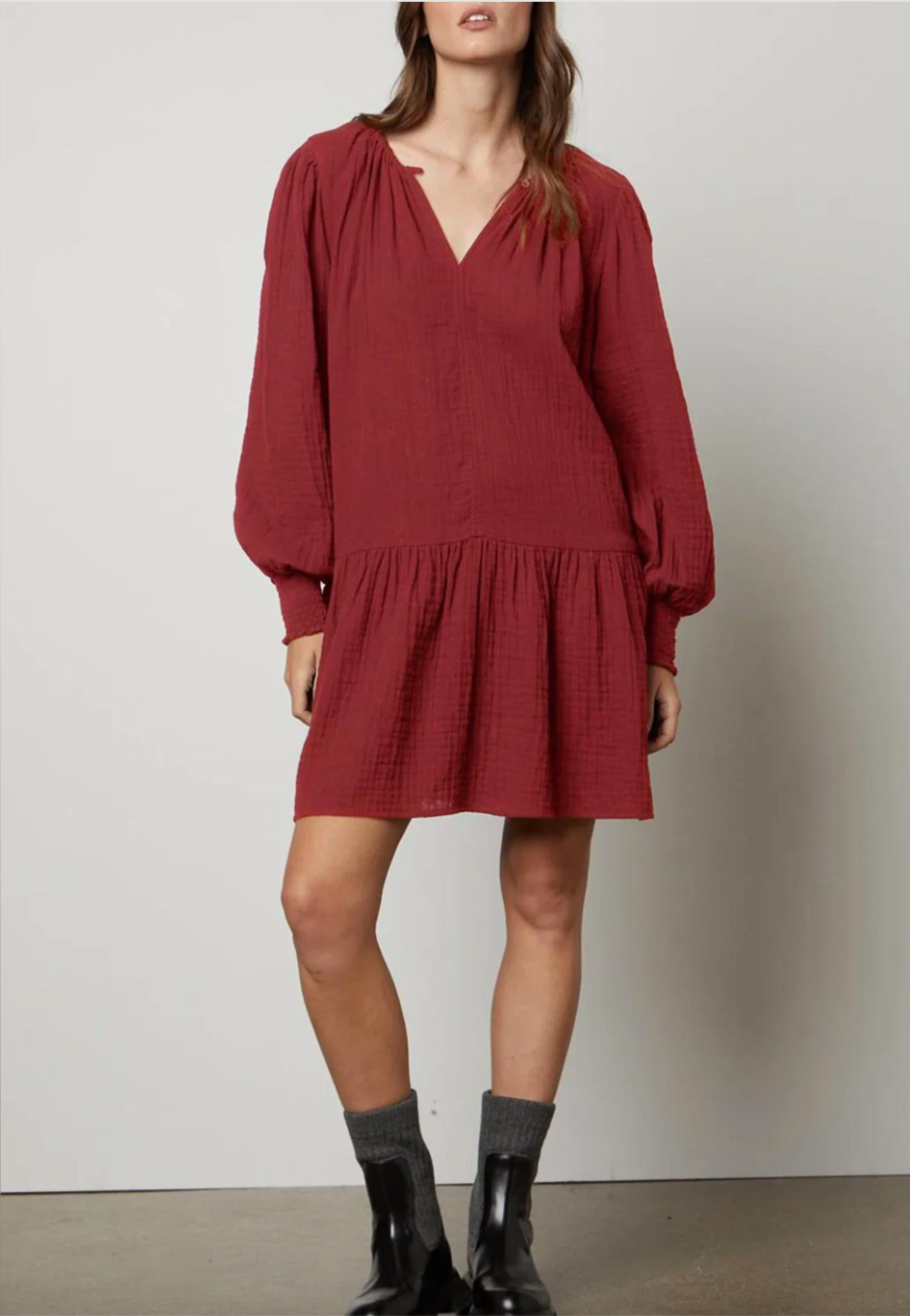 Платье Viviana из хлопкового газа цвета мальбек Velvet by Graham & Spencer, цвет malbec
Платье Viviana из хлопкового газа цвета мальбек Velvet by Graham & Spencer, цвет malbec