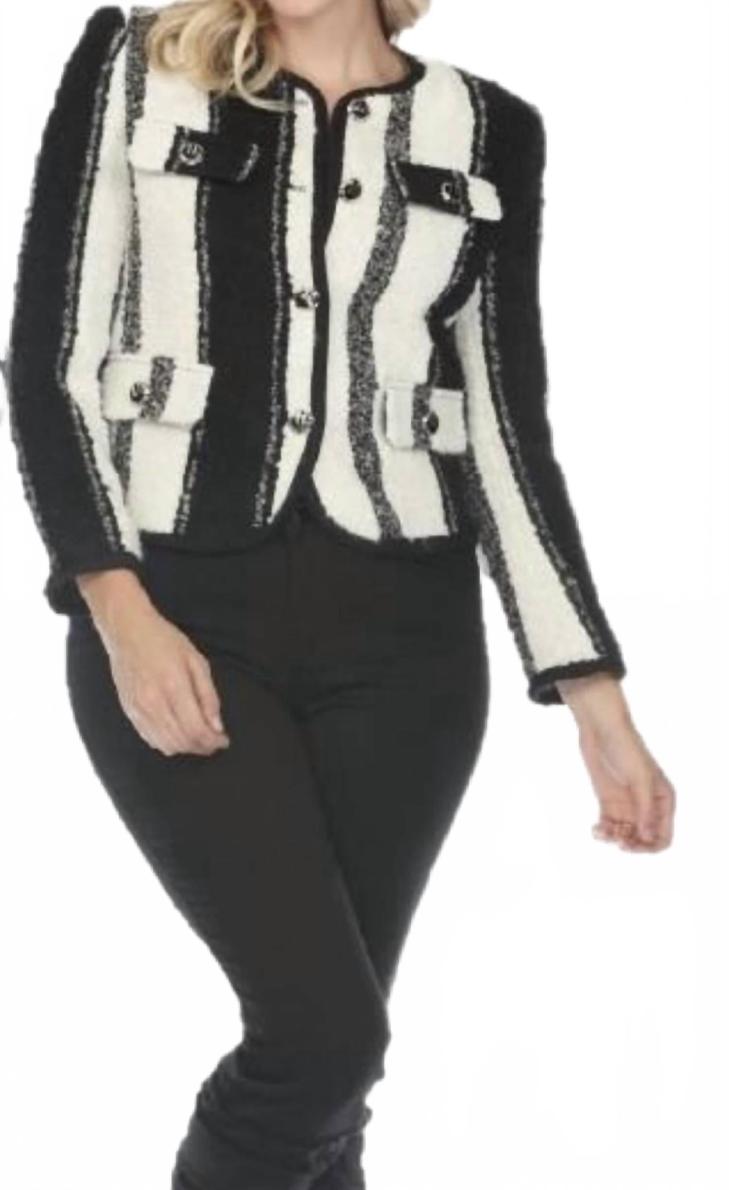 AZI Блейзер Райли в черном цвете
AZI Блейзер Райли в черном цвете