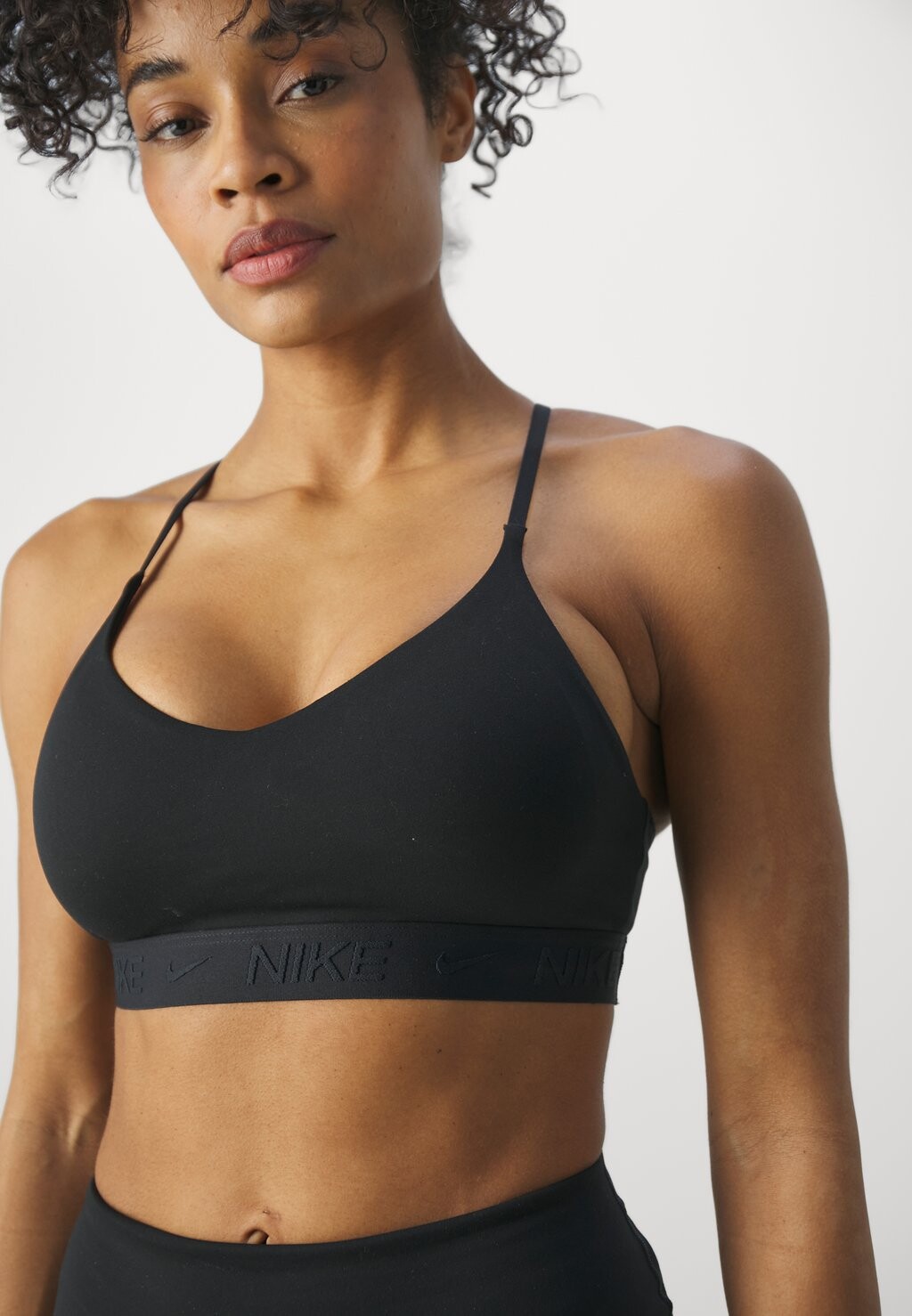 Спортивный бюстгальтер с легкой поддержкой INDY BRA Nike, черный
Спортивный бюстгальтер с легкой поддержкой INDY BRA Nike, черный