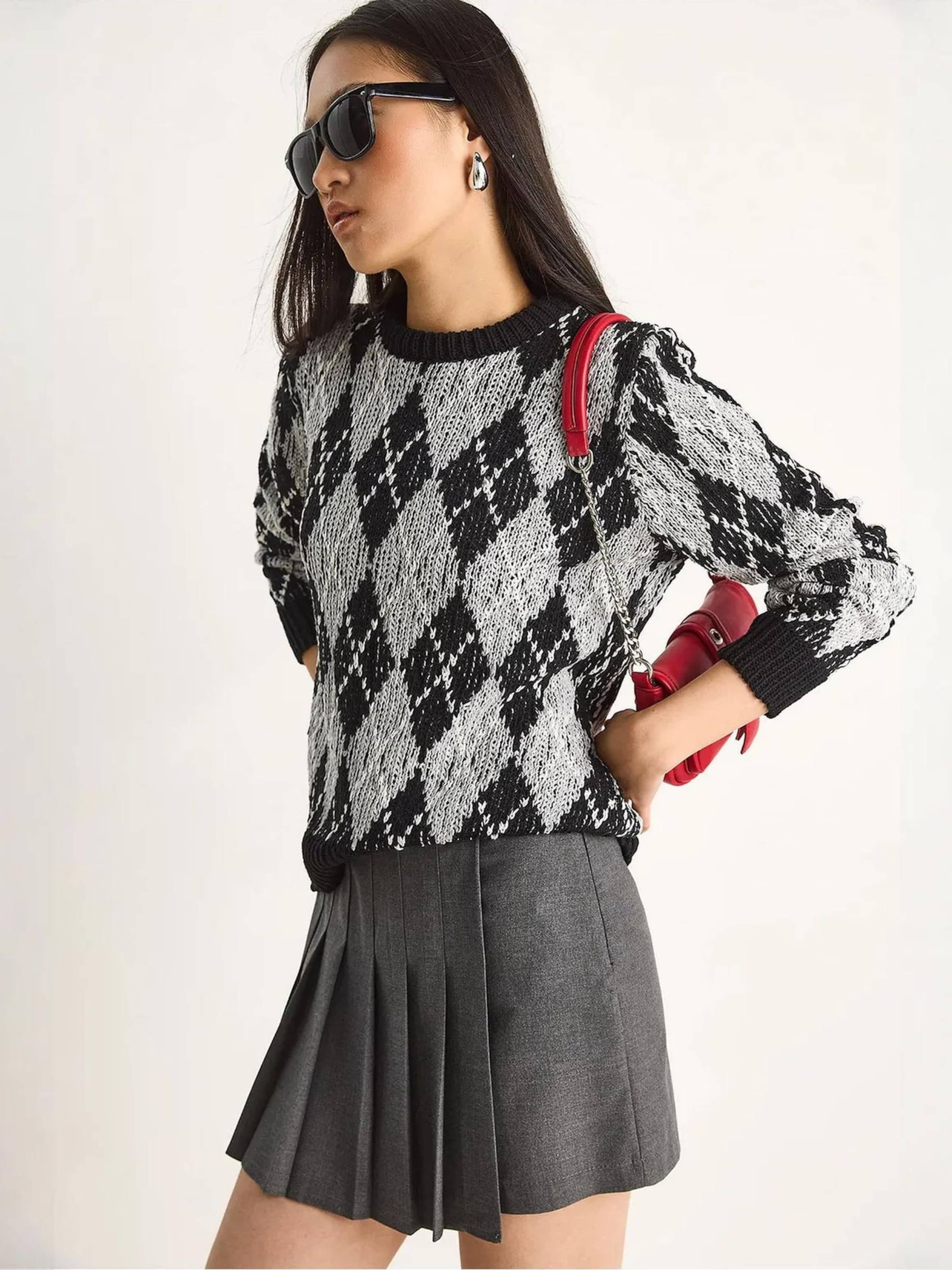 Bianco Lucci Свитер в черном цвете
Bianco Lucci Свитер в черном цвете