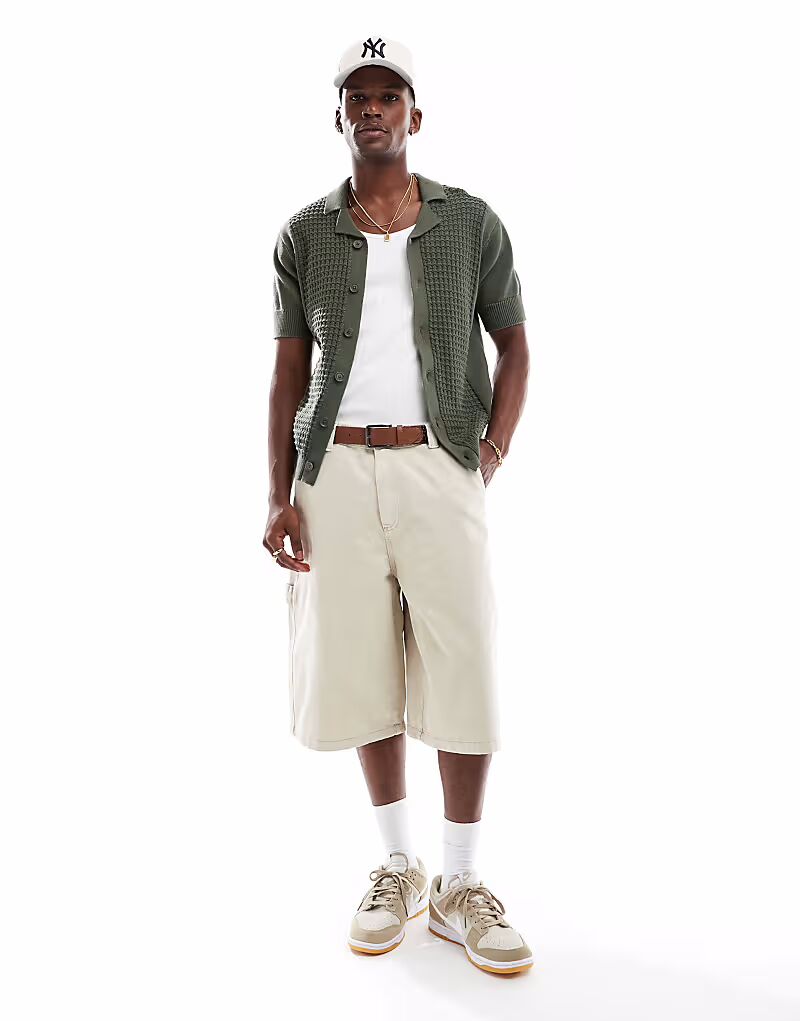 Мешковатые рабочие шорты Bershka из денима цвета экрю
Мешковатые рабочие шорты Bershka из денима цвета экрю