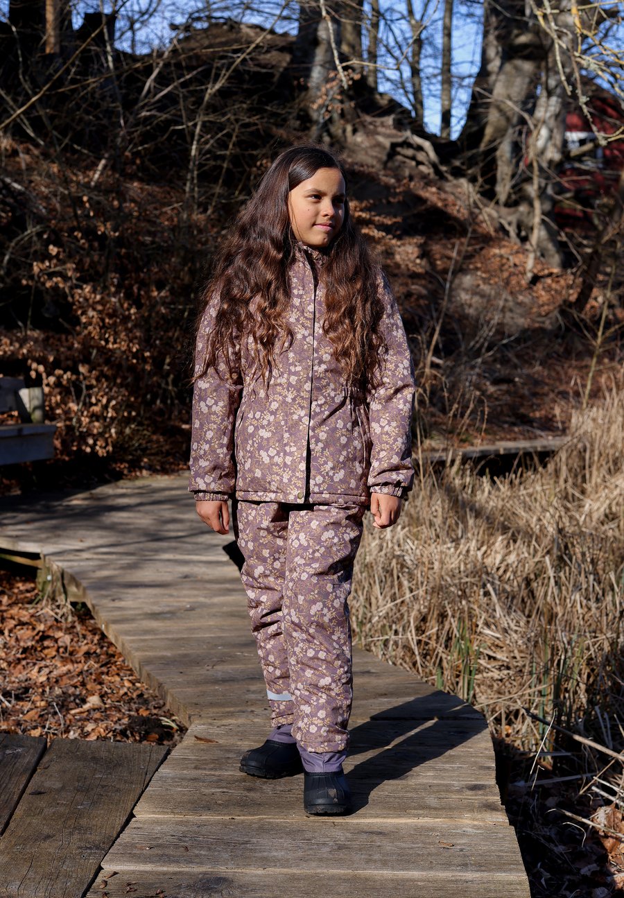 Зимнее пальто mikk-line Winter coat, Sparrow/Mauve
Зимнее пальто mikk-line Winter coat, Sparrow/Mauve