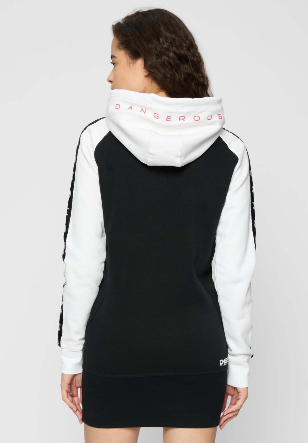 Дневное платье WEARE Dangerous DNGRS, черный
Дневное платье WEARE Dangerous DNGRS, черный