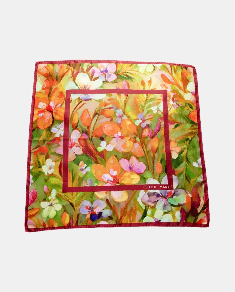 Шелковый платок с мелким цветочным узором в оттенках фиолетового, белого и оранжевого Fio de Martié
Шелковый платок с мелким цветочным узором в оттенках фиолетового, белого и оранжевого Fio de Martié