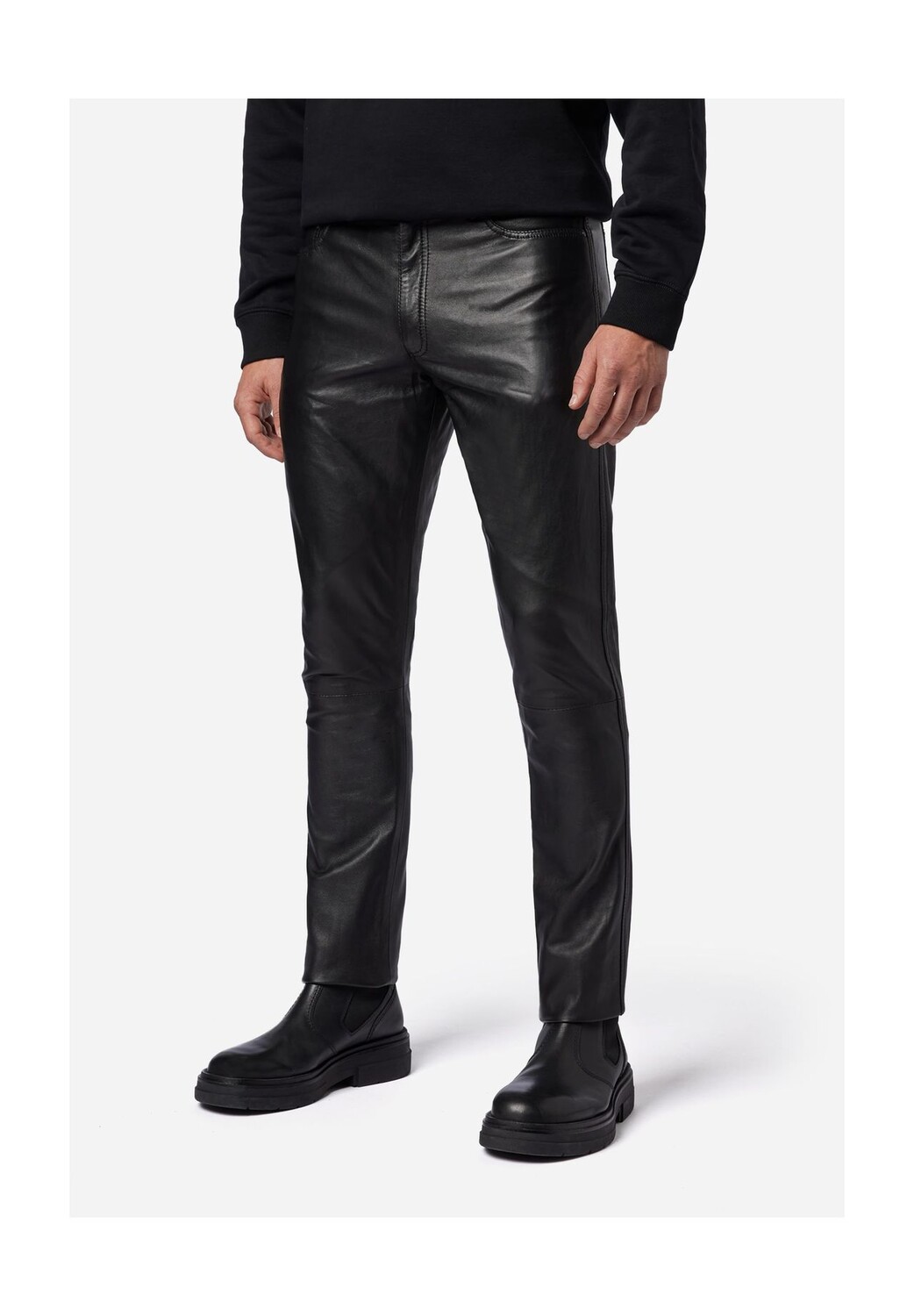 Мужские кожаные брюки приталенного кроя, кожаные брюки с 5 карманами из кожи ягненка - приталенный крой RICANO, цвет Schwarz Weite Zoll
Мужские кожаные брюки приталенного кроя, кожаные брюки с 5 карманами из кожи ягненка - приталенный крой RICANO, цвет Schwarz Weite Zoll