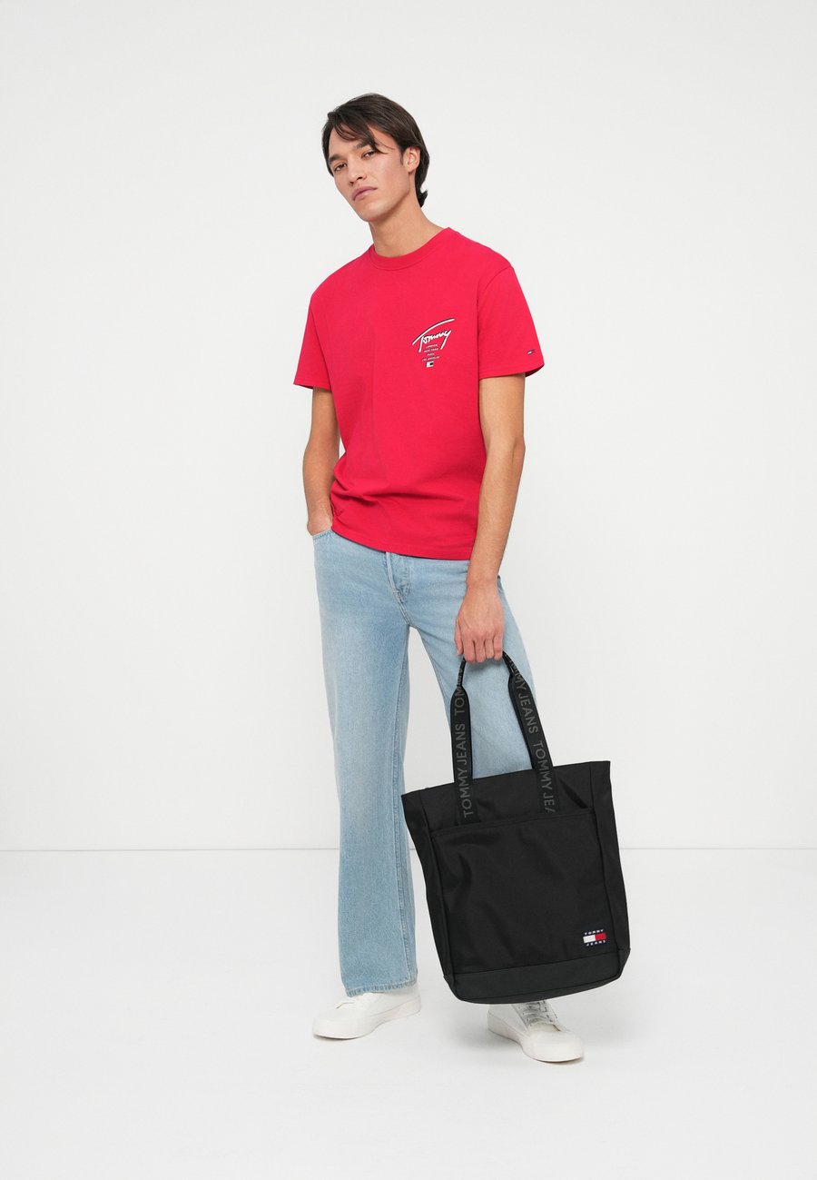 Футболка Tommy Jeans CITY TEE UNISEX, Bohemian Rose/Red
Футболка Tommy Jeans CITY TEE UNISEX, Bohemian Rose/Red