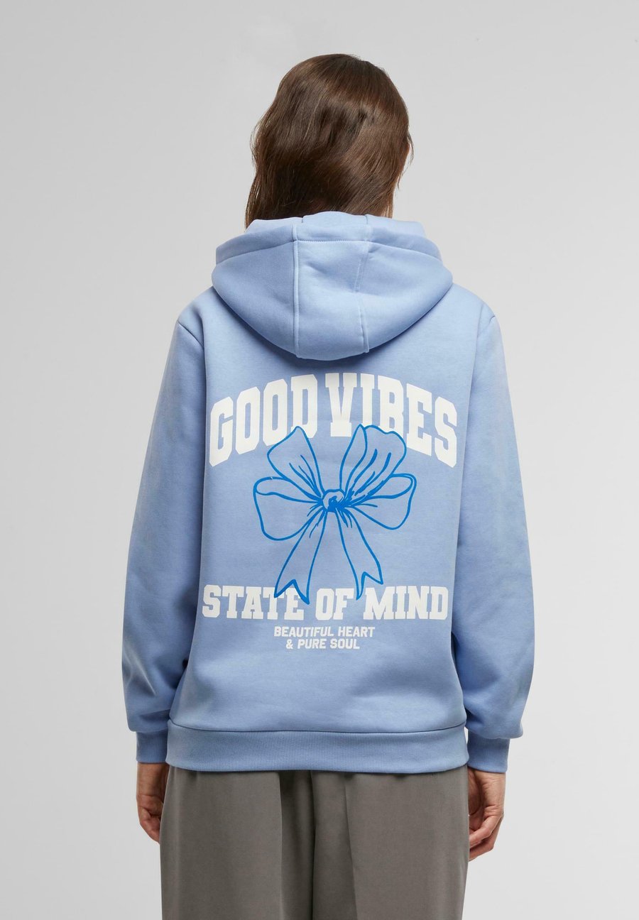 Худи Mister Tee FLUFFY , Powderblue/Blue
Худи Mister Tee FLUFFY , Powderblue/Blue