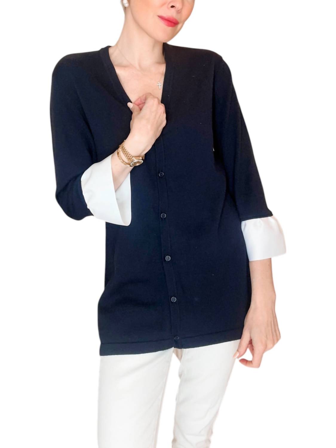 Кардиган в среду в темно-синем с белым Pearly Vine
Кардиган в среду в темно-синем с белым Pearly Vine