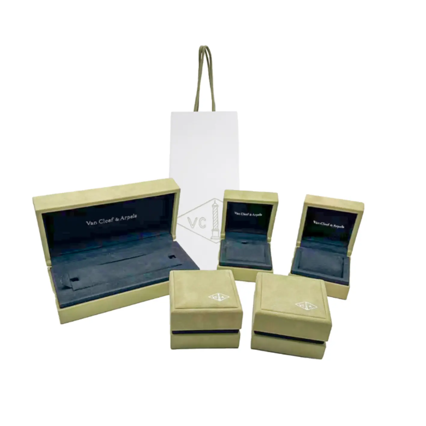 Van Cleef & Arpels Кулон бабочка из желтого золота 18 карат
Van Cleef & Arpels Кулон бабочка из желтого золота 18 карат