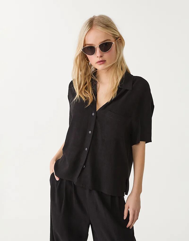 Рубашка Stradivarius с короткими рукавами из льняной смеси черного цвета
Рубашка Stradivarius с короткими рукавами из льняной смеси черного цвета