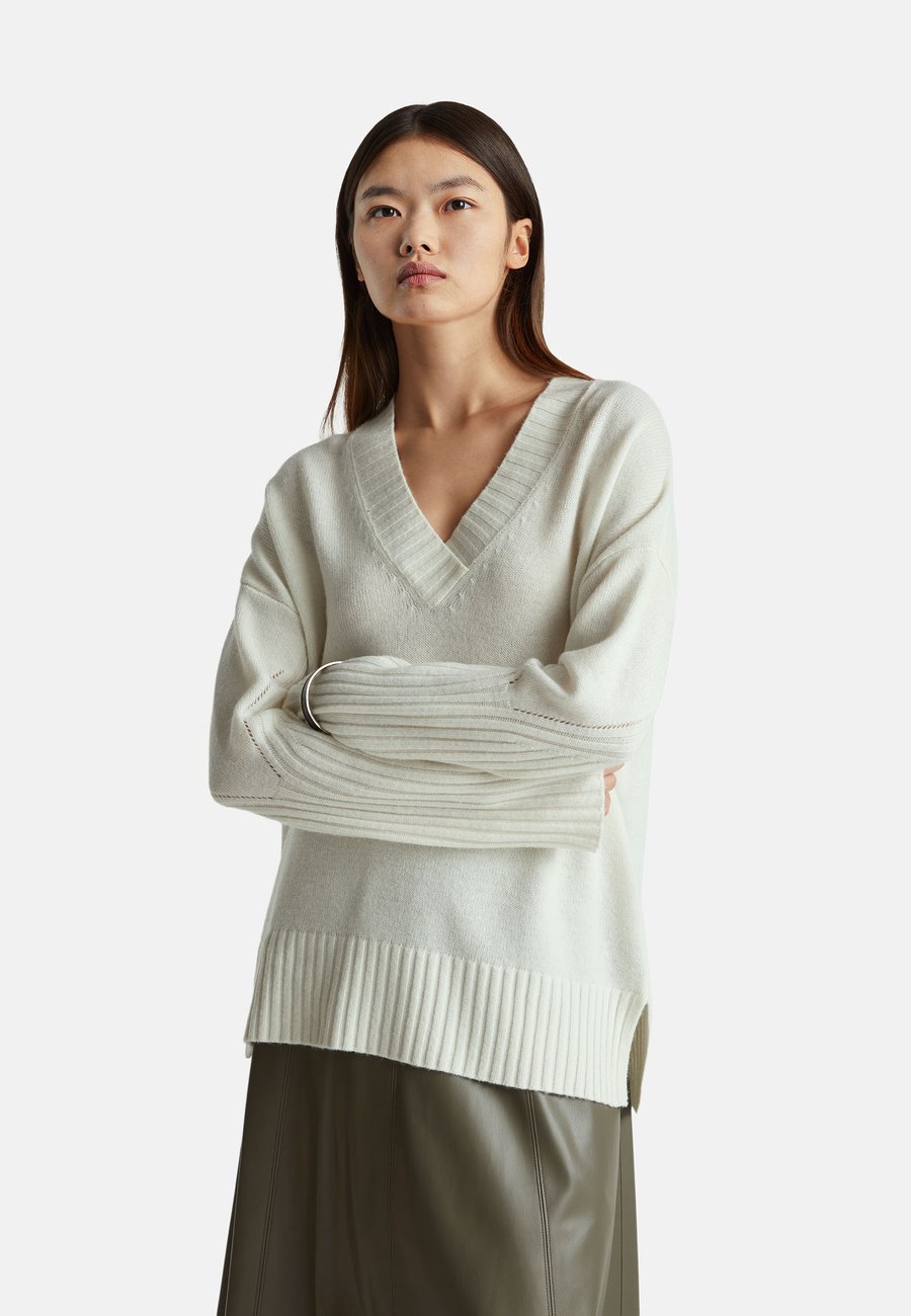 Джемпер United Colors of Benetton OVERSIZE WITH DROPPED SHOULDER , White
Джемпер United Colors of Benetton OVERSIZE WITH DROPPED SHOULDER , White