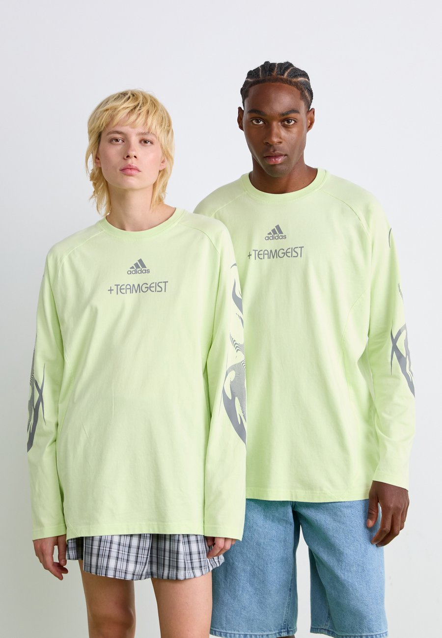 Топ Adidas Originals ADILENIUM UNISEX, Almost Lime/Green
Топ Adidas Originals ADILENIUM UNISEX, Almost Lime/Green