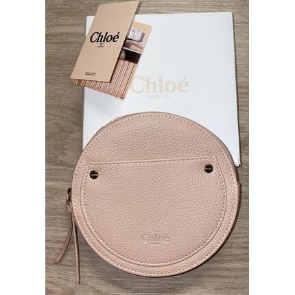 Chloe Parfumerie Круглый большой футляр с образцом Edp — новинка, Loght Pink / Blush
Chloe Parfumerie Круглый большой футляр с образцом Edp — новинка, Loght Pink / Blush