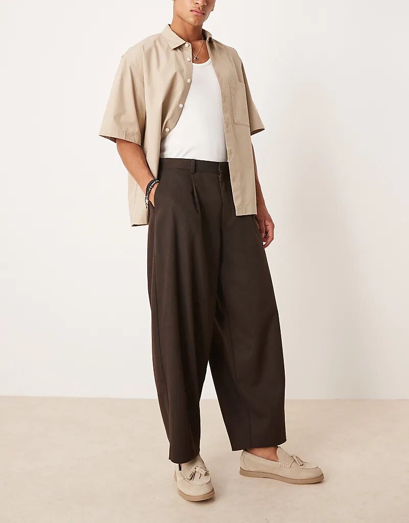 Широкие брюки из шерстяной смеси ASOS DESIGN коричневого цвета с узором «ёлочка» 
Широкие брюки из шерстяной смеси ASOS DESIGN коричневого цвета с узором «ёлочка»