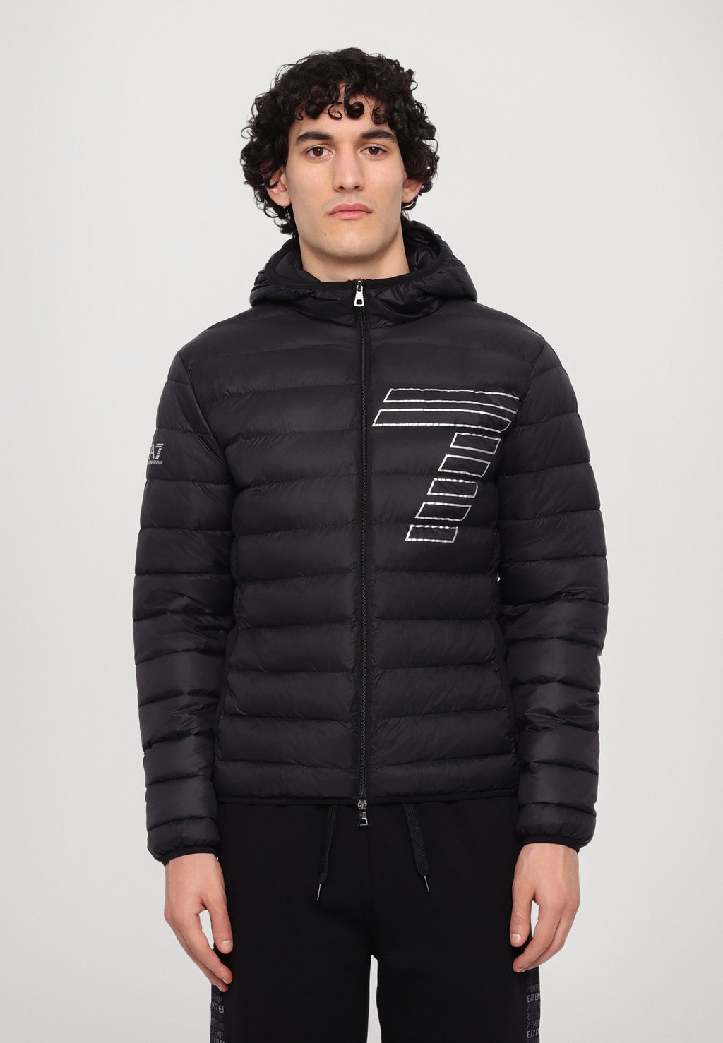 Легкая куртка TRAIN GRAPHIC SERIES LIGHT HOODED JACKET BIG EA7 Emporio Armani, черный
Легкая куртка TRAIN GRAPHIC SERIES LIGHT HOODED JACKET BIG EA7 Emporio Armani, черный