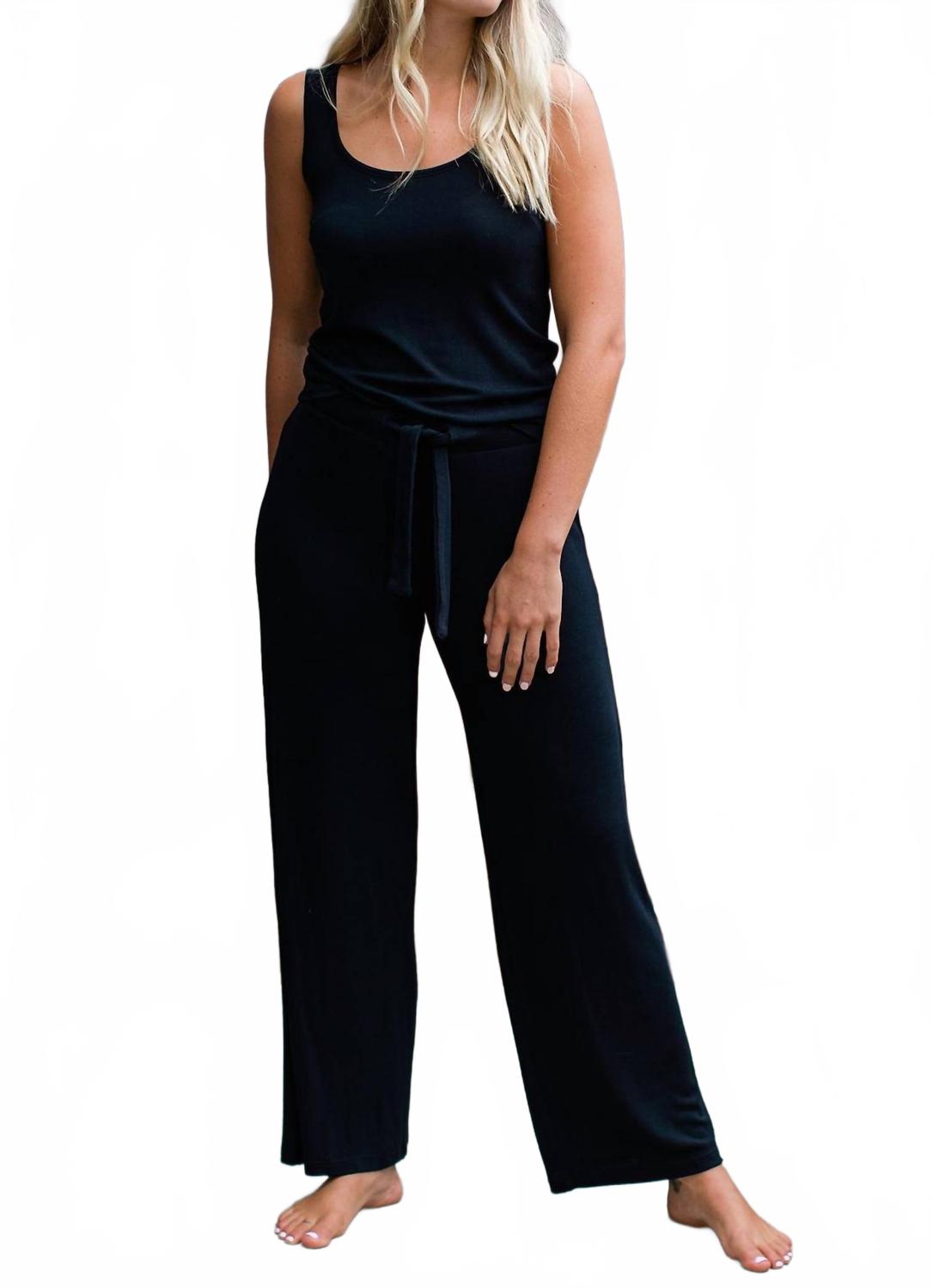 Бамбуковый свитер Peyton, брюки для дома на завязках, черный меланж Yala, Black Heather
Бамбуковый свитер Peyton, брюки для дома на завязках, черный меланж Yala, Black Heather