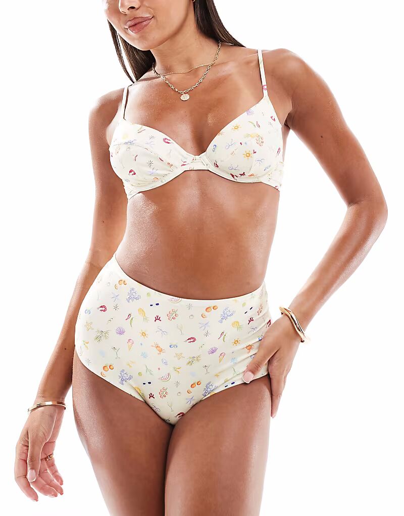 Плавки-бикини ASOS DESIGN Kellie с высокой талией и принтом каракулей
Плавки-бикини ASOS DESIGN Kellie с высокой талией и принтом каракулей