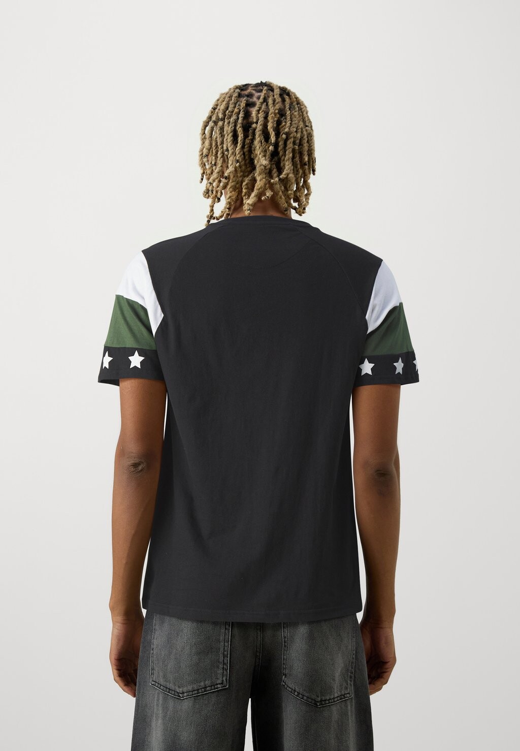 Футболка с принтом Star Brave Soul, чёрное комбинированное
Футболка с принтом Star Brave Soul, чёрное комбинированное