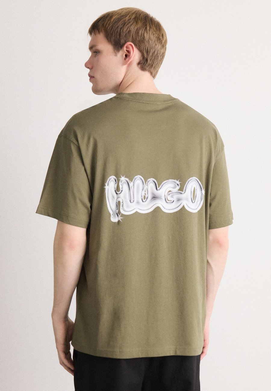 Футболка HUGO NYROTEE, Open Green/Green, Зеленый, Футболка HUGO NYROTEE, Open Green/Green
Футболка HUGO NYROTEE, Open Green/Green, Зеленый, Футболка HUGO NYROTEE, Open Green/Green