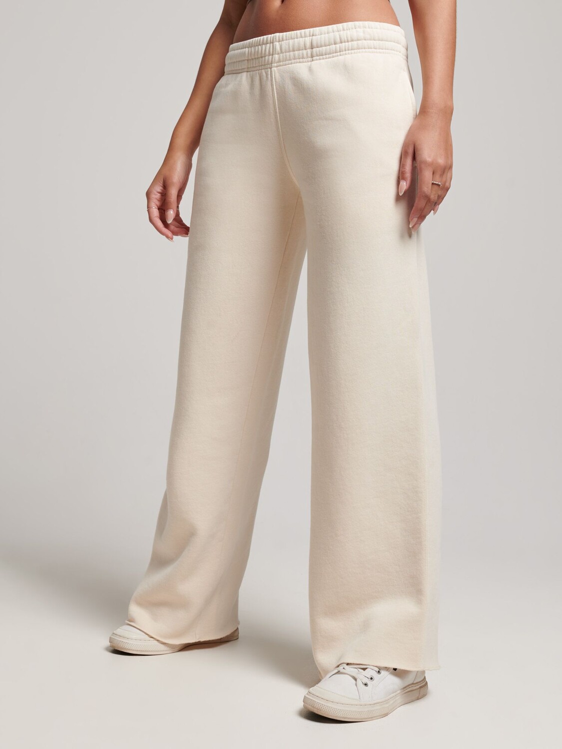 Выстиранные джоггеры прямого кроя Superdry, овсянка
Выстиранные джоггеры прямого кроя Superdry, овсянка