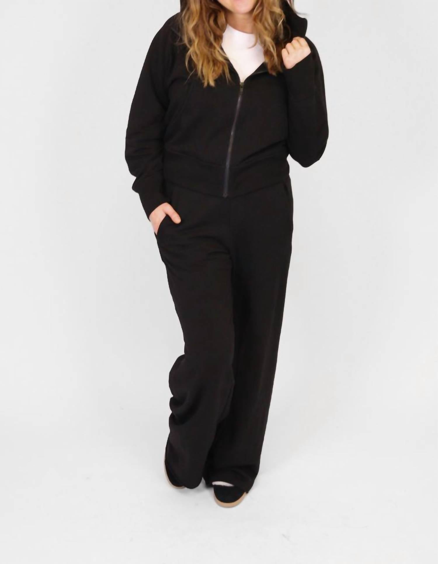 Брюки черные MILA Los Angeles
Брюки черные MILA Los Angeles