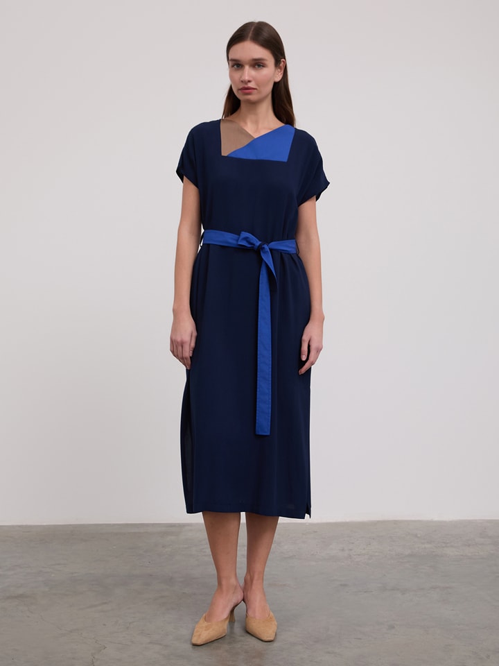 Платье до колена BGN, темно-синий
Платье до колена BGN, темно-синий