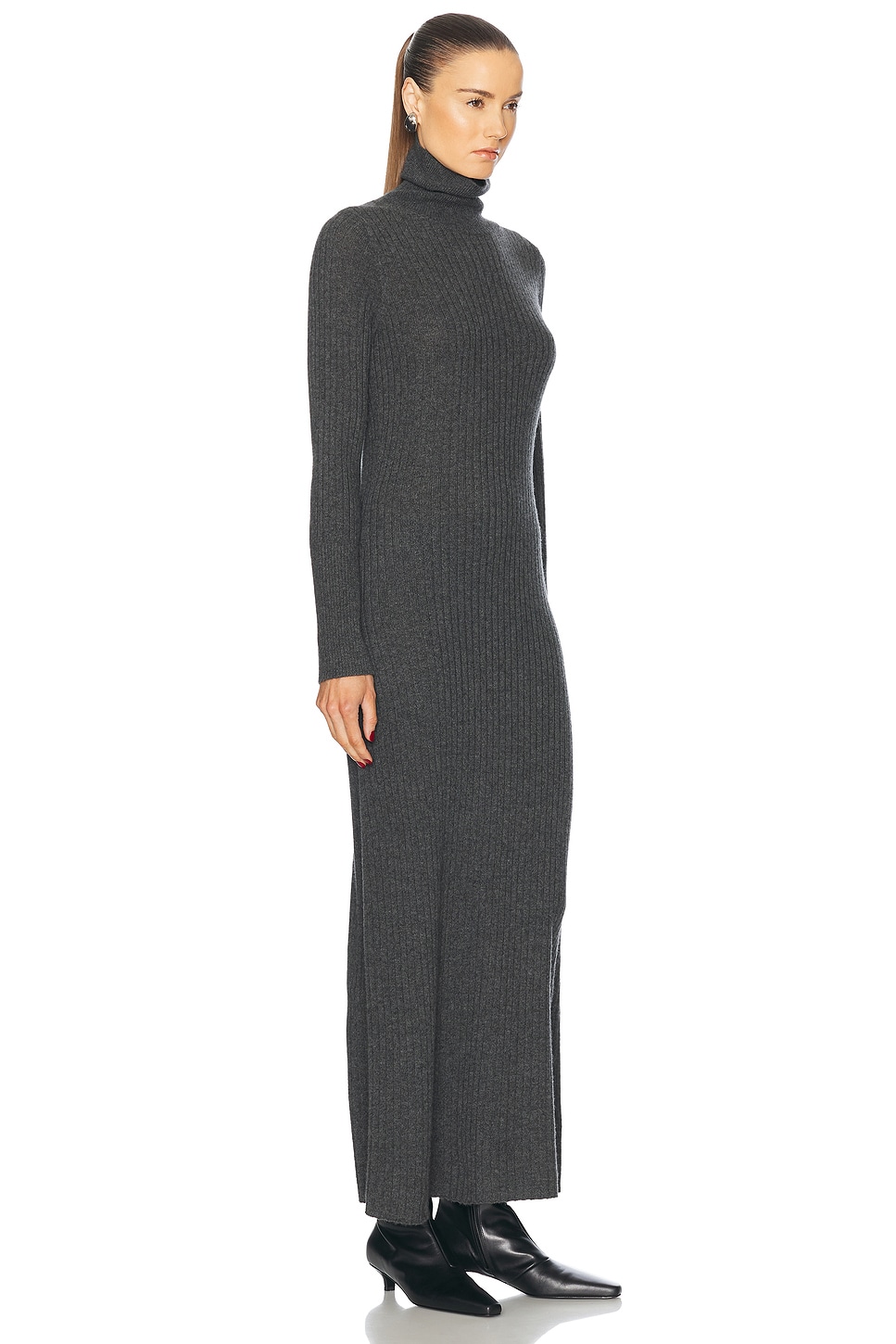Кашемировое платье с высоким воротником в широкую рубчику Guest In Residence, цвет Charcoal
Кашемировое платье с высоким воротником в широкую рубчику Guest In Residence, цвет Charcoal