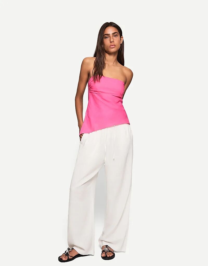 Топ-бандо Bershka из льняной смеси ярко-розового цвета
Топ-бандо Bershka из льняной смеси ярко-розового цвета