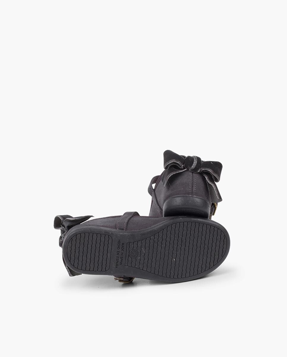 Бархатное девичье Мэри Джейн с пряжкой Pisamonas, серый
Бархатное девичье Мэри Джейн с пряжкой Pisamonas, серый