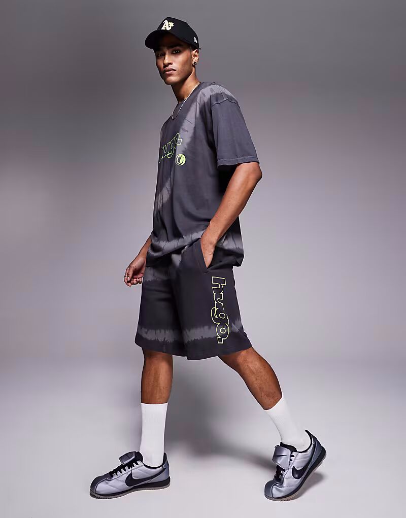 Hugo Blue свободные шорты с принтом черного цвета
Hugo Blue свободные шорты с принтом черного цвета