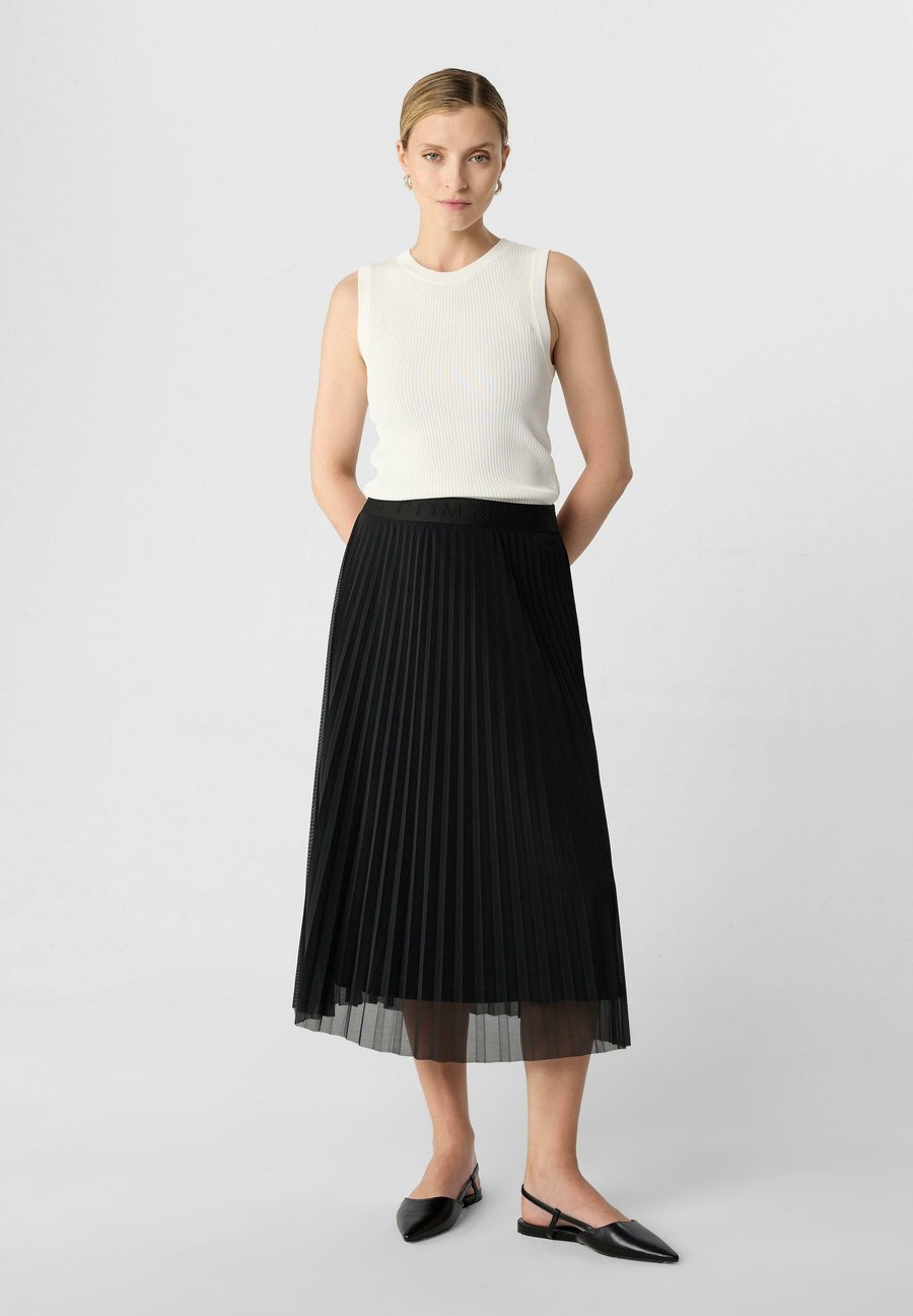 Юбка comma MIT DETAIL, Schwarz/Black
Юбка comma MIT DETAIL, Schwarz/Black