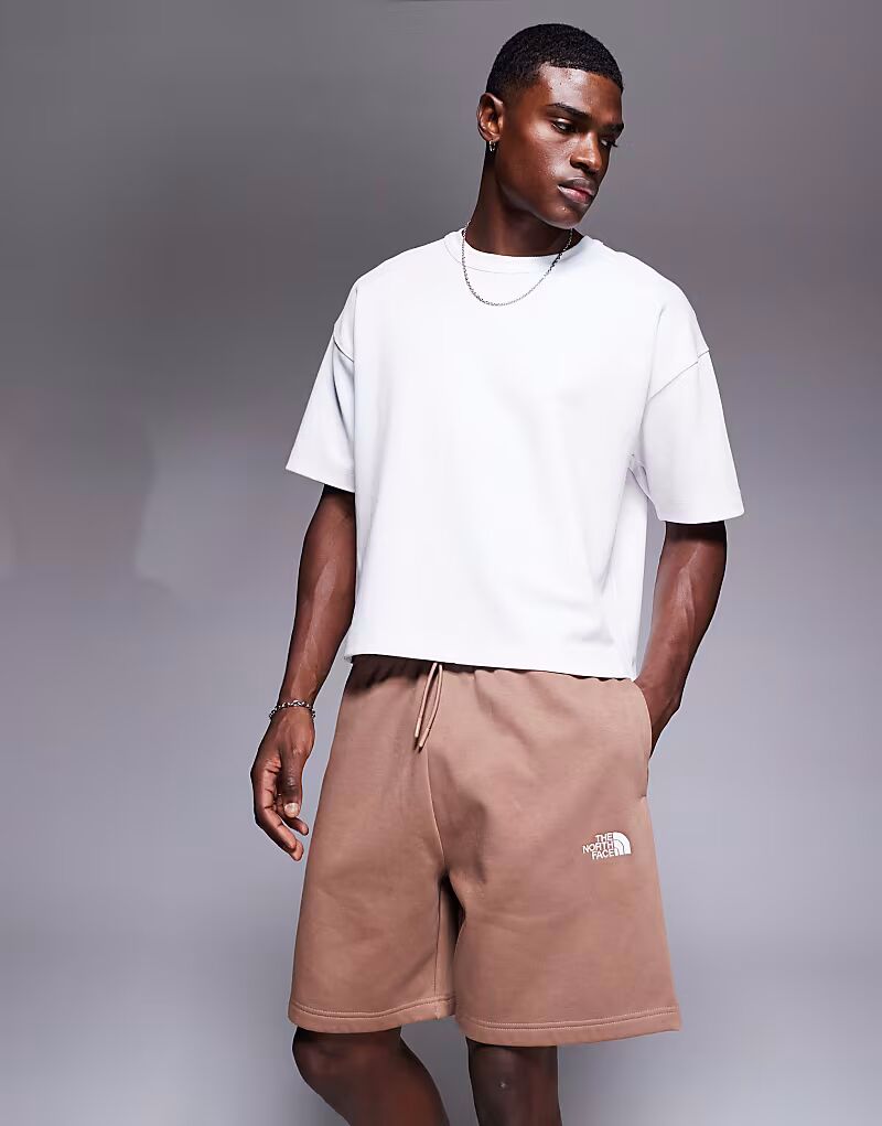 Коричневые шорты с логотипом The North Face Essential
Коричневые шорты с логотипом The North Face Essential