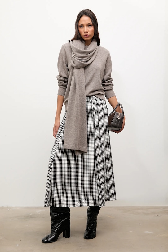 Свитер из мериносовой шерсти с шалью Answear.Lab, коричневый
Свитер из мериносовой шерсти с шалью Answear.Lab, коричневый