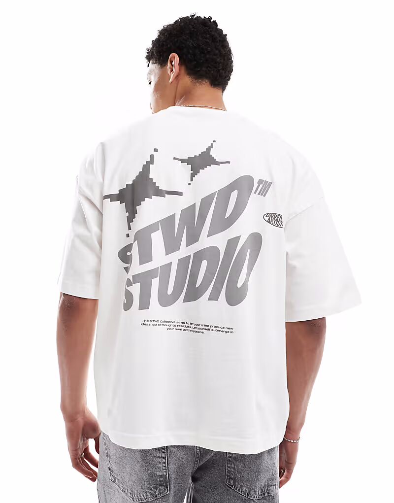 Pull&Bear - футболка белого цвета с принтом «STWD» на спине 
Pull&Bear - футболка белого цвета с принтом «STWD» на спине