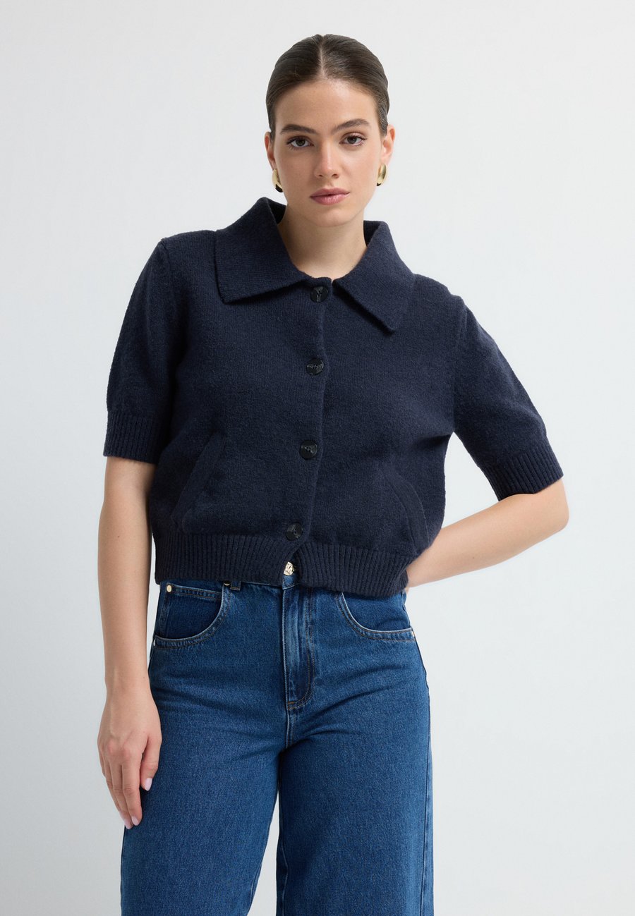 Кардиган adL Cardigan, Navy Blue/Dark Blue
Кардиган adL Cardigan, Navy Blue/Dark Blue