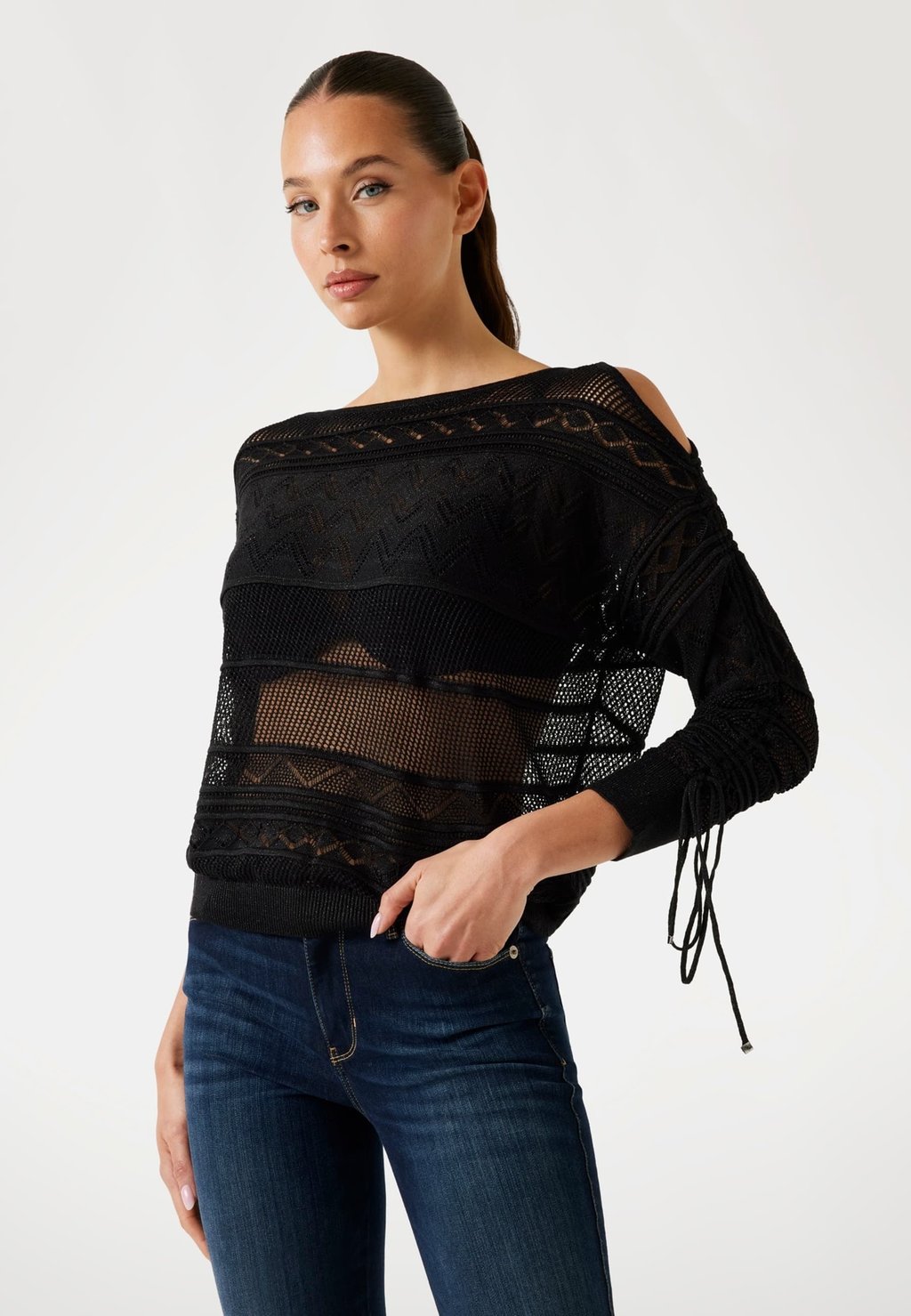 Джемпер Guess, черный
Джемпер Guess, черный