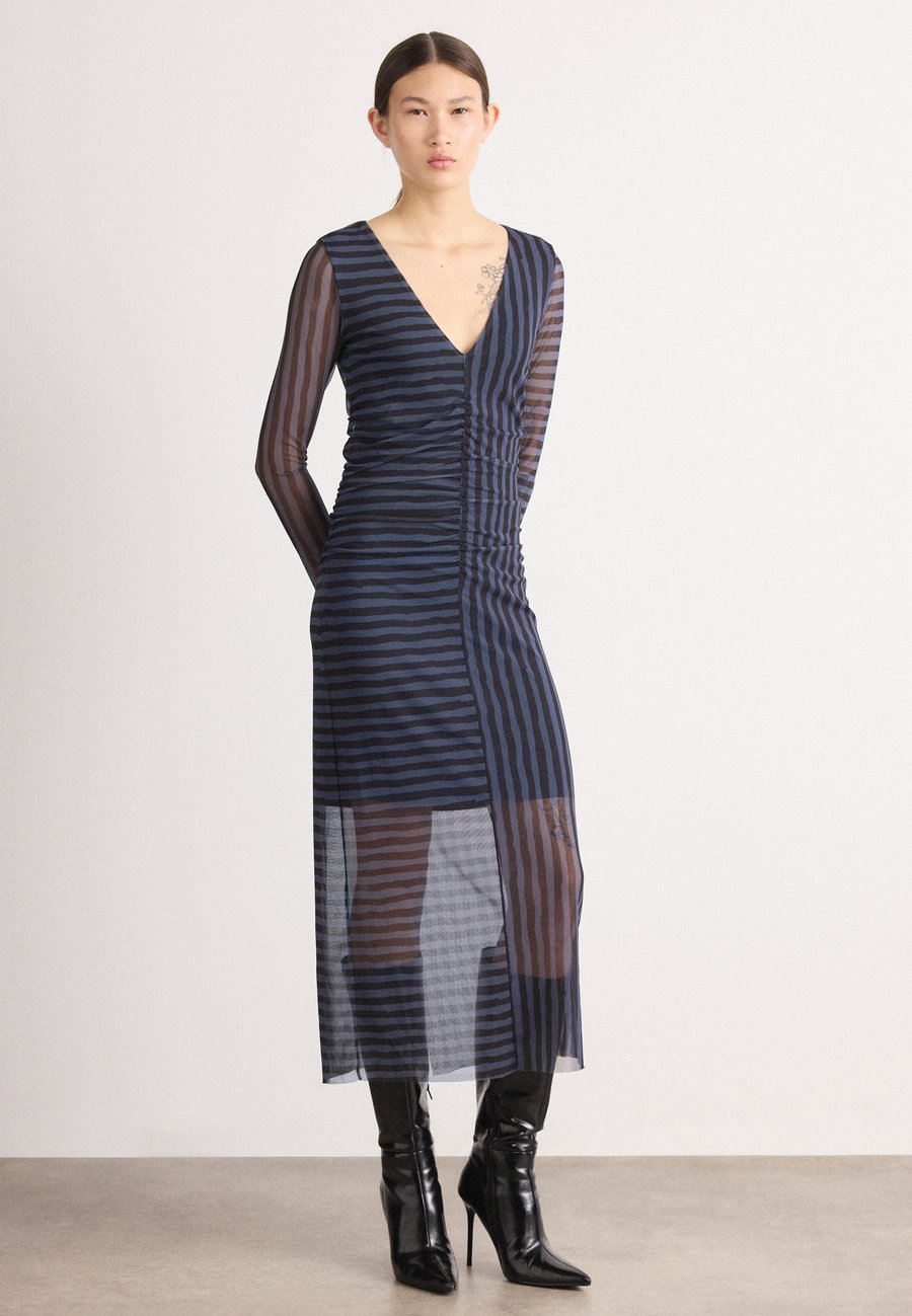 Платье Mads Nørgaard MISA DRESS, Parisian Night/Black/Dark Blue
Платье Mads Nørgaard MISA DRESS, Parisian Night/Black/Dark Blue