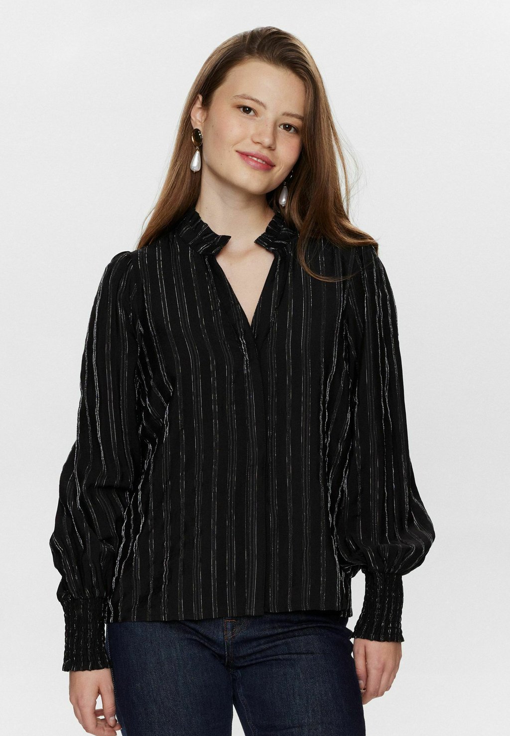 Блузка на пуговицах ALINA Nümph, черный
Блузка на пуговицах ALINA Nümph, черный
