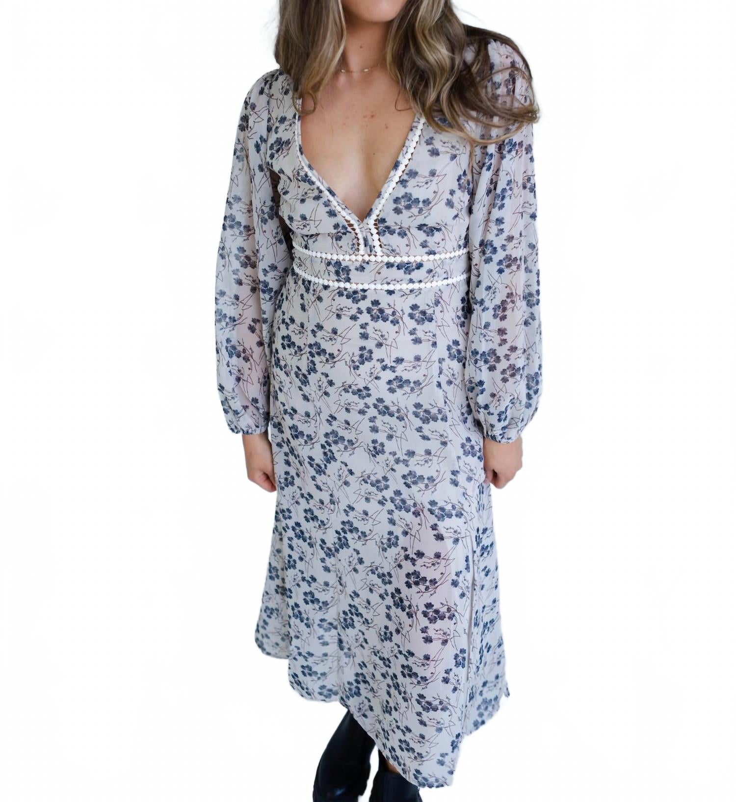 Женское платье миди с длинными рукавами в синем цвете Wildflower
Женское платье миди с длинными рукавами в синем цвете Wildflower