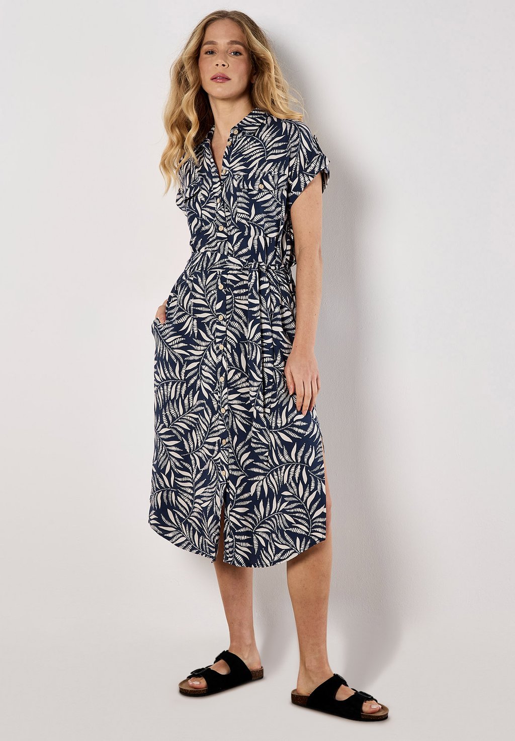 Платье-рубашка MIDI Apricot, темно-синий
Платье-рубашка MIDI Apricot, темно-синий