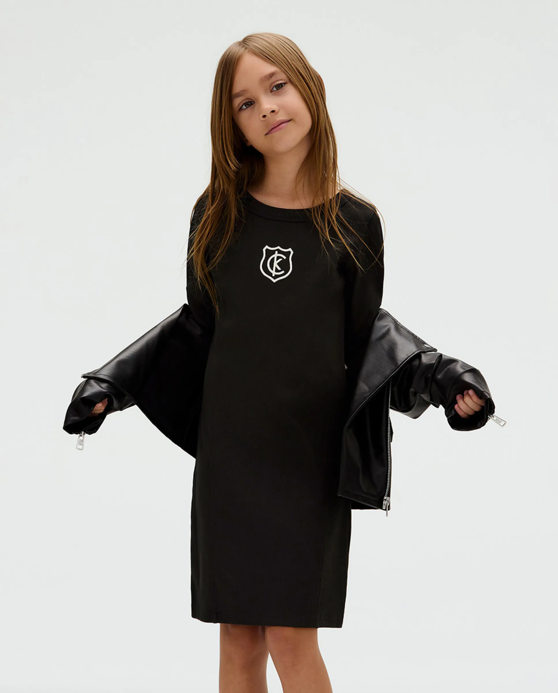 Длинное платье для девочки с длинными рукавами Calvin Klein, черный
Длинное платье для девочки с длинными рукавами Calvin Klein, черный