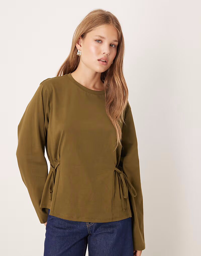 Футболка с длинными рукавами и завязками по бокам цвета хаки Asos Design
Футболка с длинными рукавами и завязками по бокам цвета хаки Asos Design