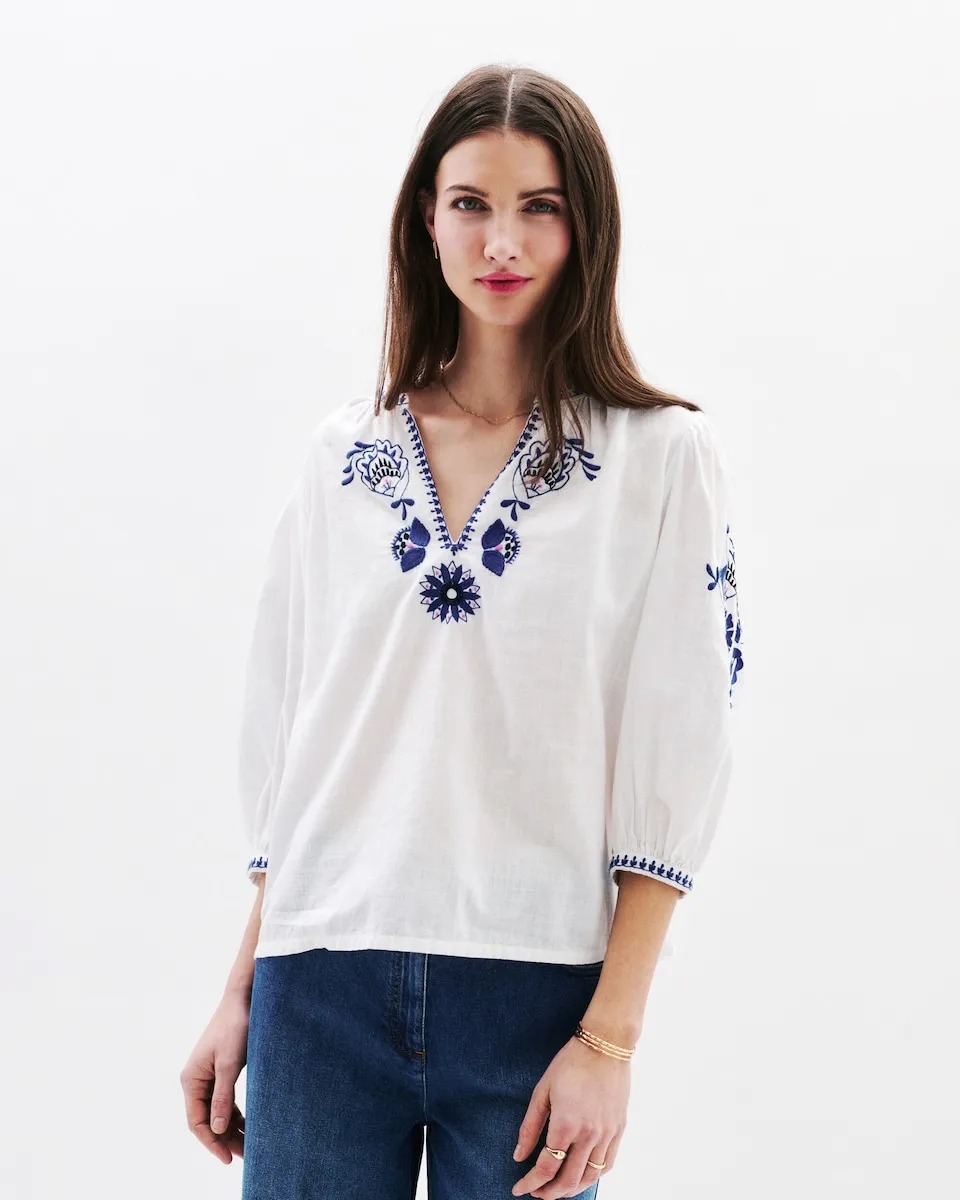 Женская блузка с французскими рукавами и декоративной вышивкой Caroll, белый
Женская блузка с французскими рукавами и декоративной вышивкой Caroll, белый